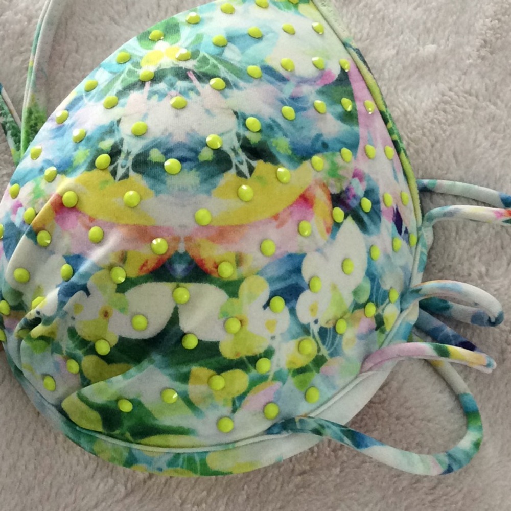 Beautiful bikini top - Picture 3 of 6
